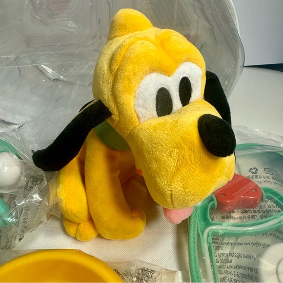 NWT. Disney Pluto Plush Vet Set is an 11-piece play set. Disney Junior - Picture 12 of 16